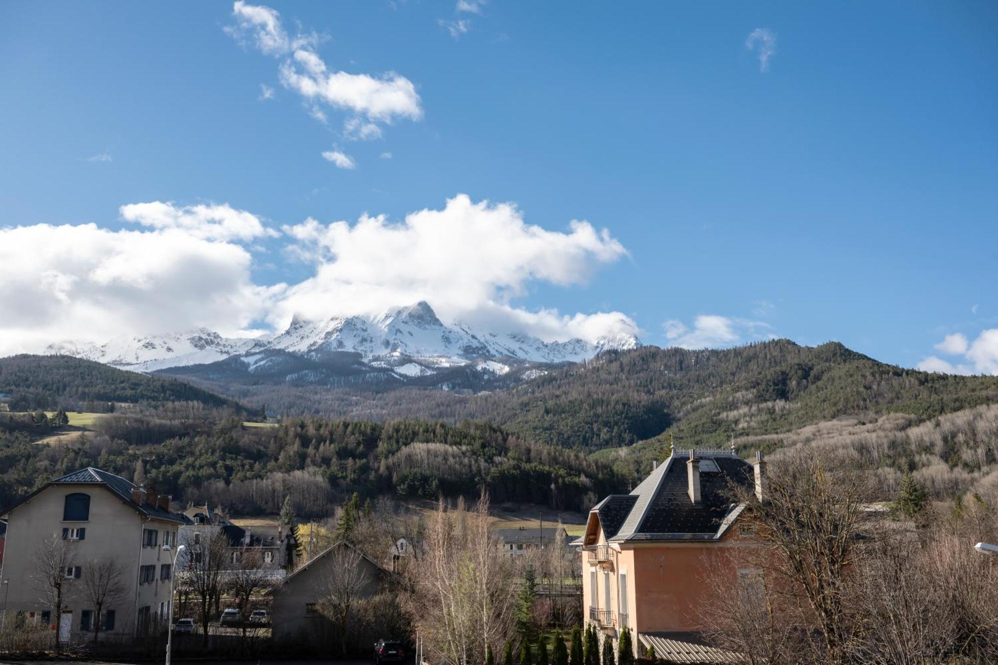 Petite Anita - Centre Ville - Parking Prive Barcelonnette Luaran gambar